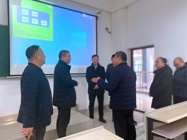 检查经管学院理论教室_副本.jpg